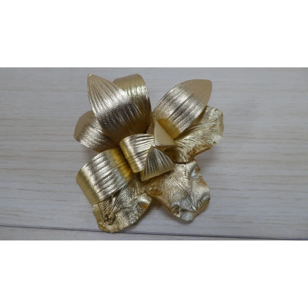 CHANEL Brooch - Gold Lily-of-the-Valley Brooch with Original Box – 2019